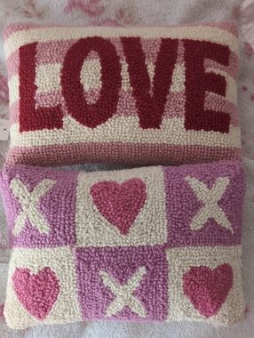 NWT 2 Valentine Peking Handicraft Throw Pillows Love XO Pink Red White 🤍
